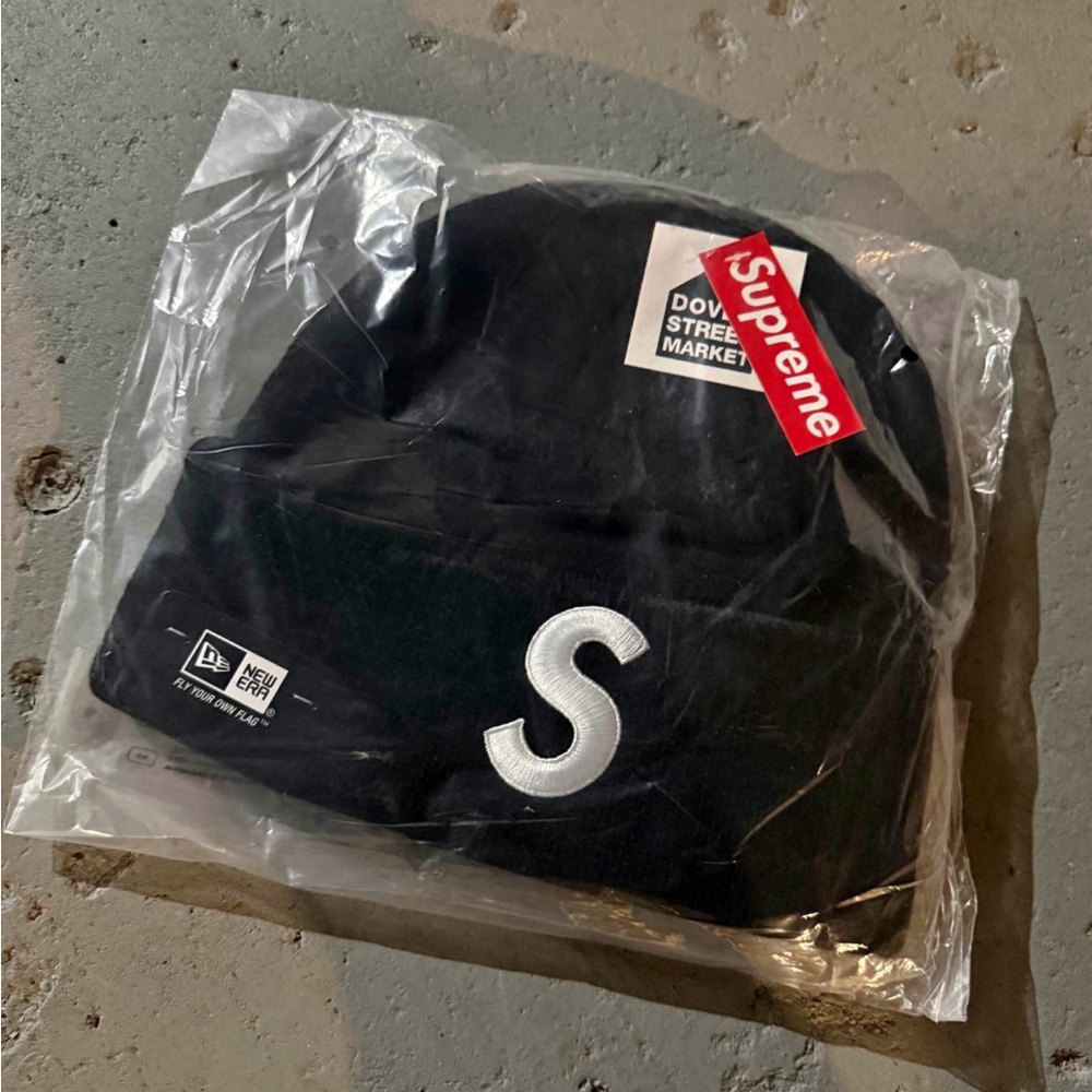 Supreme Black Beanie - FW24 - Big S Logo